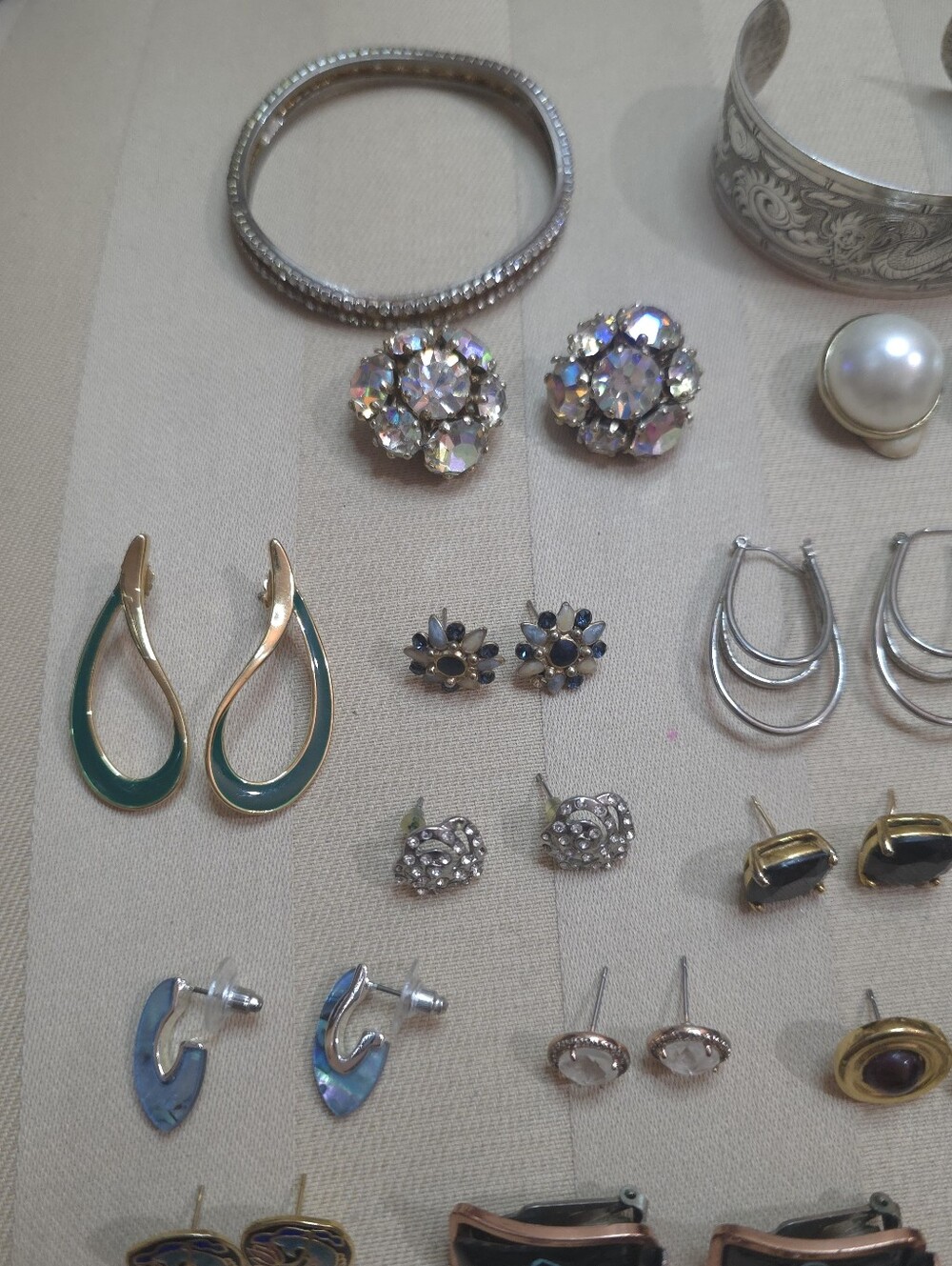 RESELLERS!! LOT OF RESELLABLE JEWELRY. SOME DESIGNER SOME 925 & GENIUNE PEARLS - Picture 5 of 14